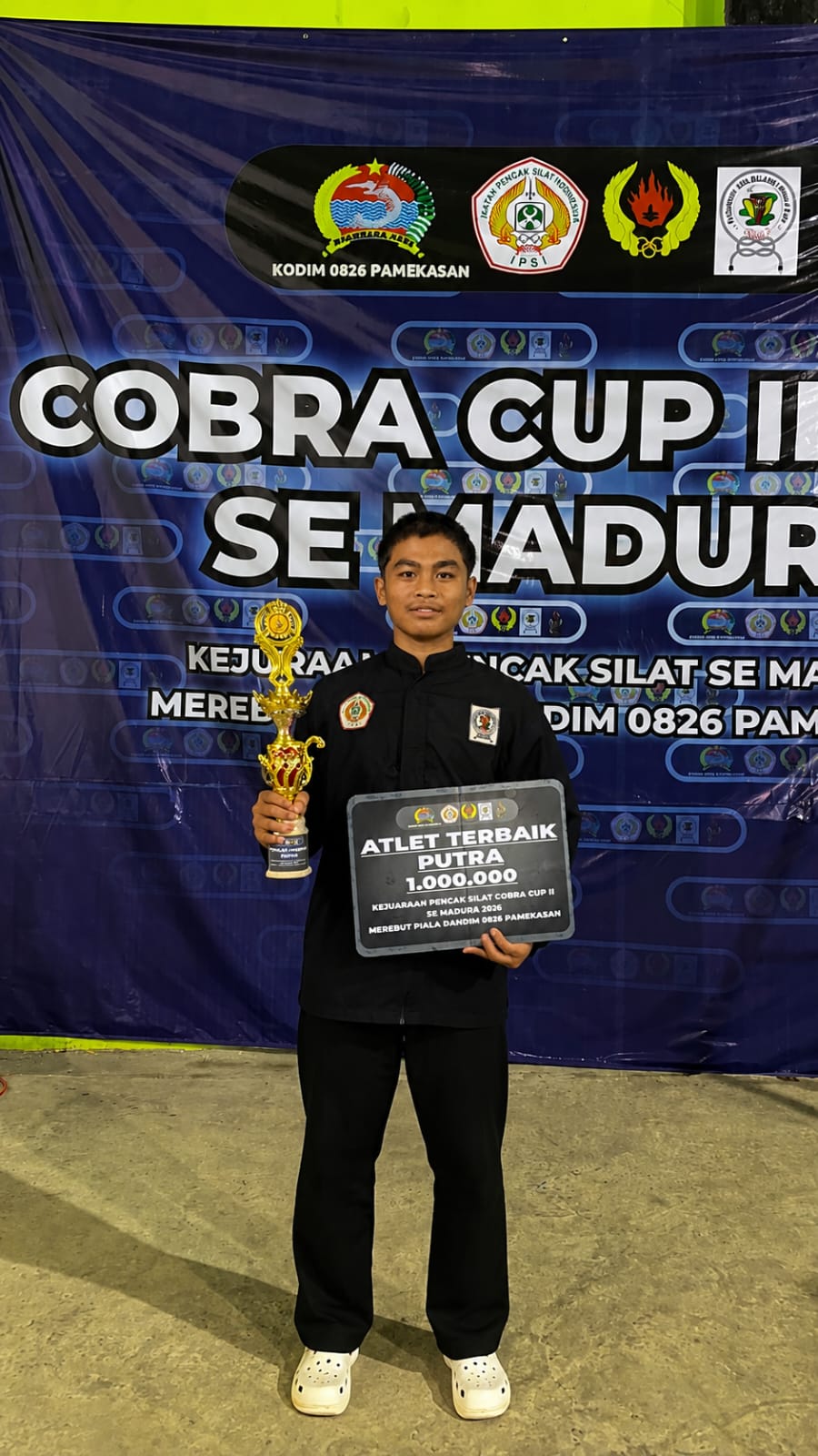 ALFIN PRATAMA RAIH GELAR PESILAT TERBAIK PUTRA DI COBRA CUP II PIALA DANDIM PAMEKASAN